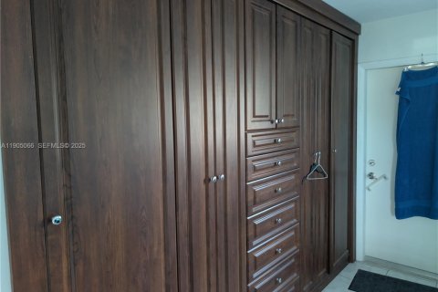 Copropriété à vendre à Hallandale Beach, Floride: 1 chambre, 55.74 m2 № 2088525 - photo 20