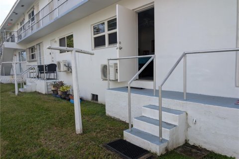 Copropriété à vendre à Hallandale Beach, Floride: 1 chambre, 55.74 m2 № 2088525 - photo 25