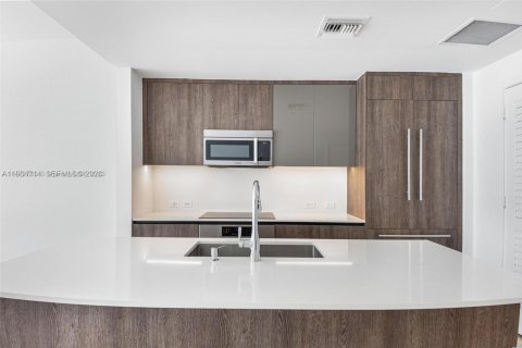 Купить кондоминиум в Майами, Флорида 1 спальня, 75.25м2, № 2045805 - фото 4
