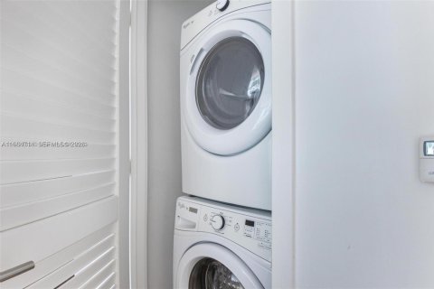 Купить кондоминиум в Майами, Флорида 1 спальня, 75.25м2, № 2045805 - фото 6