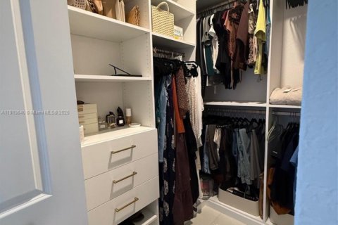 Casa en venta en Miami, Florida, 4 dormitorios, 205.59 m2 № 1975163 - foto 27