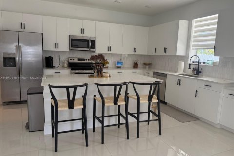 Casa en venta en Miami, Florida, 4 dormitorios, 205.59 m2 № 1975163 - foto 20