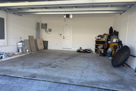 Casa en venta en Miami, Florida, 4 dormitorios, 205.59 m2 № 1975163 - foto 5