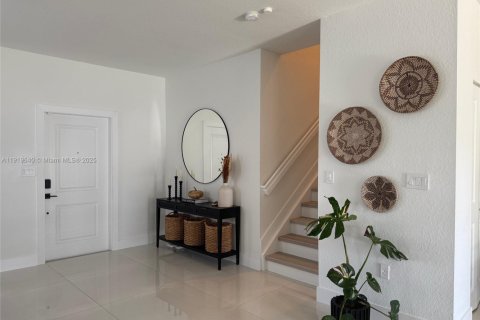 Casa en venta en Miami, Florida, 4 dormitorios, 205.59 m2 № 1975163 - foto 11