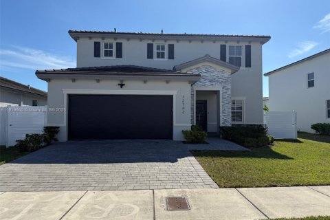 Casa en venta en Miami, Florida, 4 dormitorios, 205.59 m2 № 1975163 - foto 1