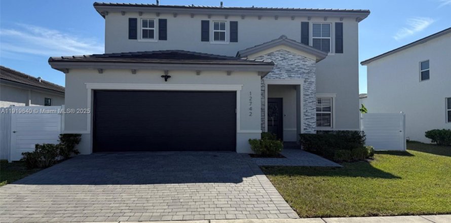 Casa en Miami, Florida 4 dormitorios, 205.59 m2 № 1975163