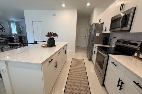 Casa en venta en Miami, Florida, 4 dormitorios, 205.59 m2 № 1975163 - foto 23