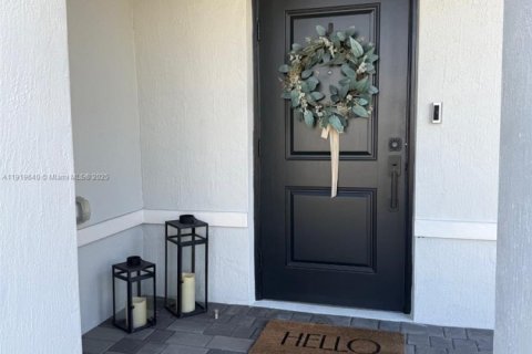 Casa en venta en Miami, Florida, 4 dormitorios, 205.59 m2 № 1975163 - foto 4