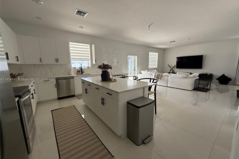 Casa en venta en Miami, Florida, 4 dormitorios, 205.59 m2 № 1975163 - foto 21