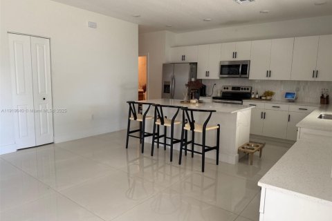 Casa en venta en Miami, Florida, 4 dormitorios, 205.59 m2 № 1975163 - foto 18