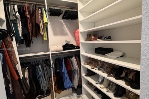 Casa en venta en Miami, Florida, 4 dormitorios, 205.59 m2 № 1975163 - foto 28