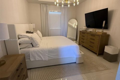 Casa en venta en Miami, Florida, 4 dormitorios, 205.59 m2 № 1975163 - foto 25