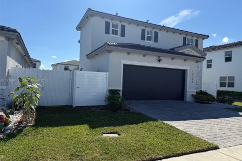 Casa en venta en Miami, Florida, 4 dormitorios, 205.59 m2 № 1975163 - foto 3