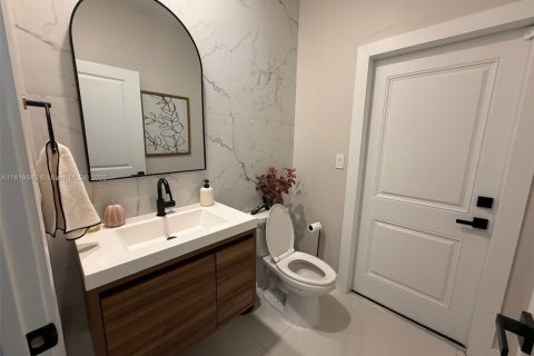 Casa en venta en Miami, Florida, 4 dormitorios, 205.59 m2 № 1975163 - foto 14