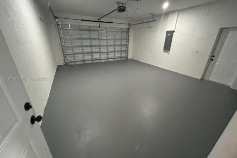 House in Cape Coral, Florida 3 bedrooms № 1959221 - photo 20