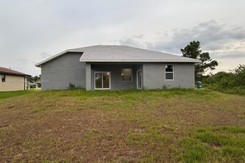 House in Cape Coral, Florida 3 bedrooms № 1959221 - photo 21