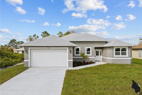 House in Cape Coral, Florida 3 bedrooms № 1959221 - photo 1