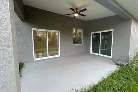House in Cape Coral, Florida 3 bedrooms № 1959221 - photo 19