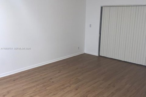 Снять в аренду кондоминиум в Дорал, Флорида 1 спальня, 65.96м2, № 2019978 - фото 2