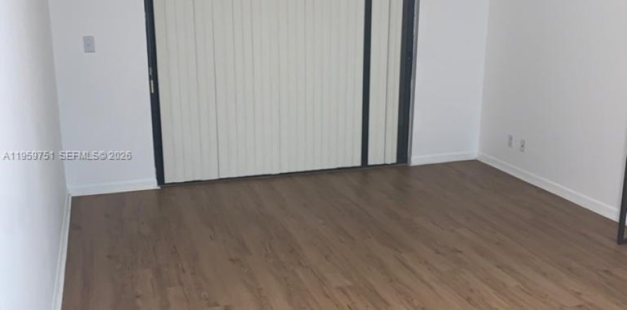 Кондоминиум с 1 спальней в Дорал, Флорида № 2019978