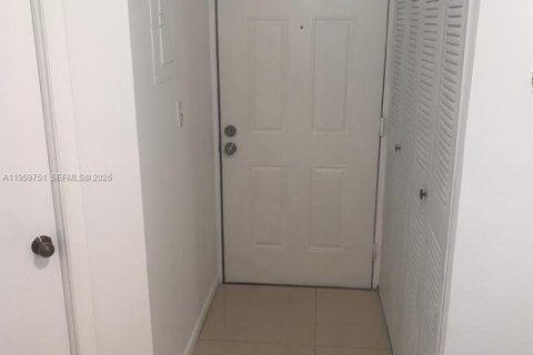 Снять в аренду кондоминиум в Дорал, Флорида 1 спальня, 65.96м2, № 2019978 - фото 3