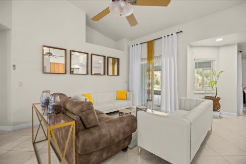 Villa ou maison à vendre à Port St. Lucie, Floride: 4 chambres, 199.46 m2 № 2085240 - photo 10