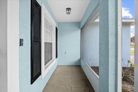 Villa ou maison à vendre à Port St. Lucie, Floride: 4 chambres, 199.46 m2 № 2085240 - photo 5