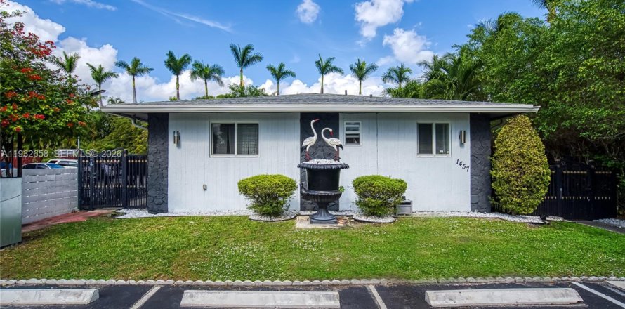 Propiedad comercial en Hallandale Beach, Florida 211.82 m2 № 2054725