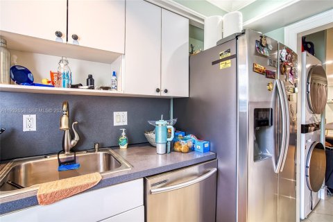 Propiedad comercial en venta en Hallandale Beach, Florida, 211.82 m2 № 2054725 - foto 28