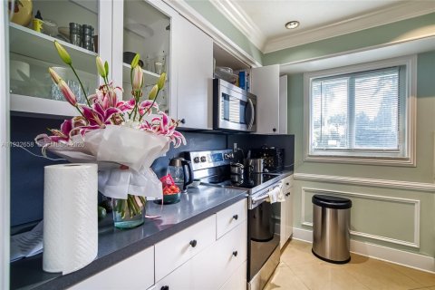 Propiedad comercial en venta en Hallandale Beach, Florida, 211.82 m2 № 2054725 - foto 26