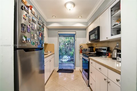 Propiedad comercial en venta en Hallandale Beach, Florida, 211.82 m2 № 2054725 - foto 8