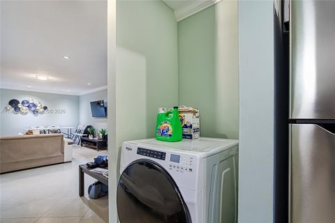 Propiedad comercial en venta en Hallandale Beach, Florida, 211.82 m2 № 2054725 - foto 11