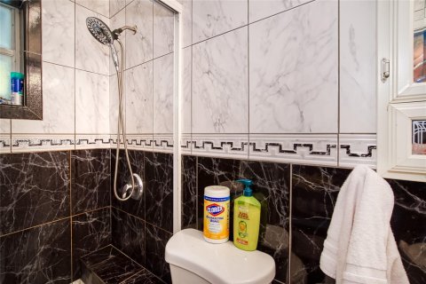 Propiedad comercial en venta en Hallandale Beach, Florida, 211.82 m2 № 2054725 - foto 18