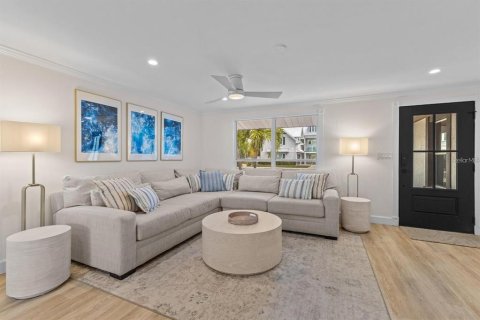 House in Anna Maria, Florida 5 bedrooms, 357.12 sq.m. № 1845210 - photo 8