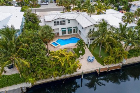 Casa en venta en Anna Maria, Florida, 5 dormitorios, 357.12 m2 № 1845210 - foto 1