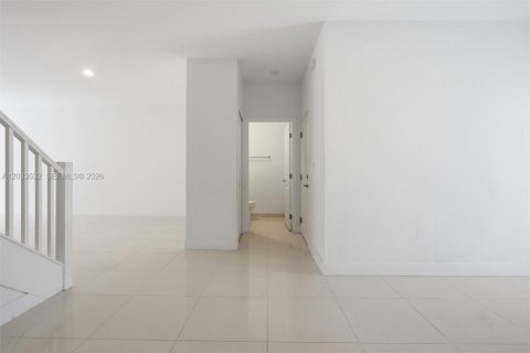 Купить таунхаус в Майами, Флорида 7 комнат, 169.45м2, № 2077998 - фото 18