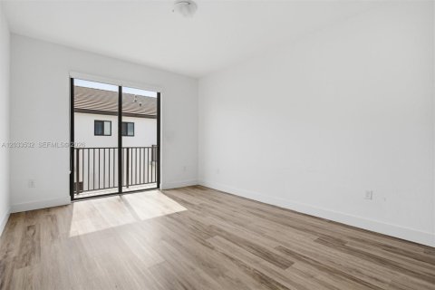 Купить таунхаус в Майами, Флорида 7 комнат, 169.45м2, № 2077998 - фото 23