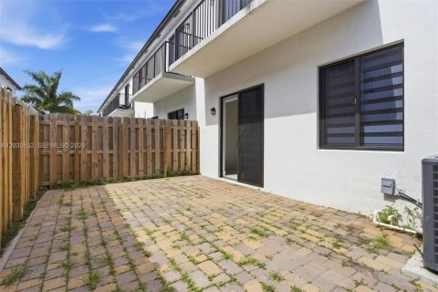 Купить таунхаус в Майами, Флорида 7 комнат, 169.45м2, № 2077998 - фото 17