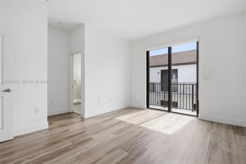 Купить таунхаус в Майами, Флорида 7 комнат, 169.45м2, № 2077998 - фото 25