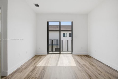 Купить таунхаус в Майами, Флорида 7 комнат, 169.45м2, № 2077998 - фото 24