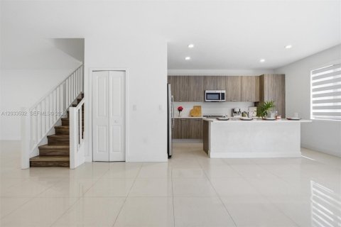 Купить таунхаус в Майами, Флорида 7 комнат, 169.45м2, № 2077998 - фото 11