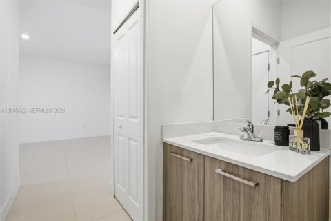 Купить таунхаус в Майами, Флорида 7 комнат, 169.45м2, № 2077998 - фото 19