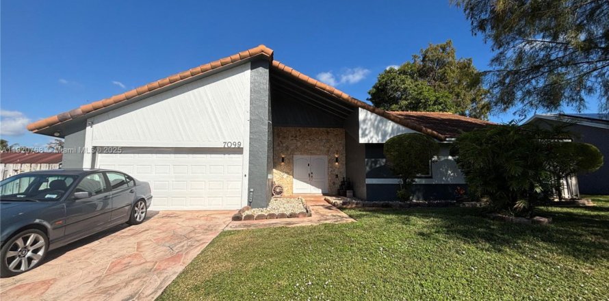 Villa ou maison à Lauderhill, Floride 3 chambres, 204.38 m2 № 1975961