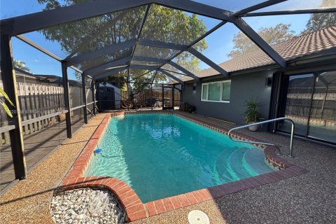 Villa ou maison à louer à Lauderhill, Floride: 3 chambres, 204.38 m2 № 1975961 - photo 7