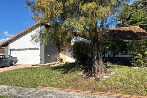 Villa ou maison à louer à Lauderhill, Floride: 3 chambres, 204.38 m2 № 1975961 - photo 2