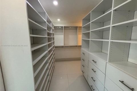 Villa ou maison à louer à Lauderhill, Floride: 3 chambres, 204.38 m2 № 1975961 - photo 29