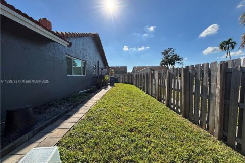 Villa ou maison à louer à Lauderhill, Floride: 3 chambres, 204.38 m2 № 1975961 - photo 4