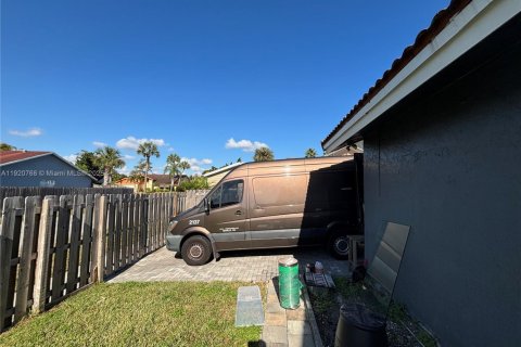 Villa ou maison à louer à Lauderhill, Floride: 3 chambres, 204.38 m2 № 1975961 - photo 5