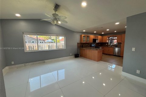 Villa ou maison à louer à Lauderhill, Floride: 3 chambres, 204.38 m2 № 1975961 - photo 16