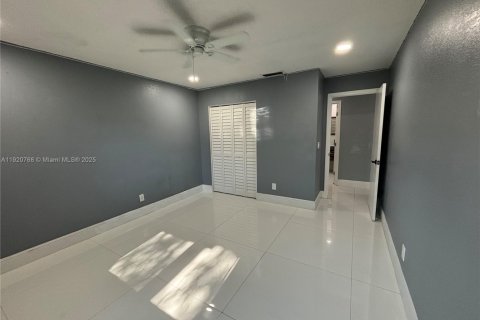 Villa ou maison à louer à Lauderhill, Floride: 3 chambres, 204.38 m2 № 1975961 - photo 28